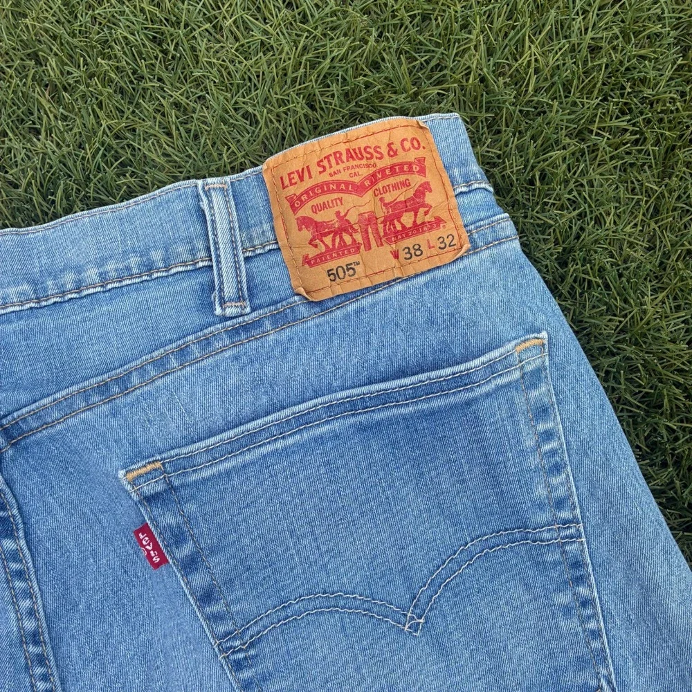 Levis 505 Mens 38x31 Regular Fit Straight Leg Light Wash Blue Stretch Jeans